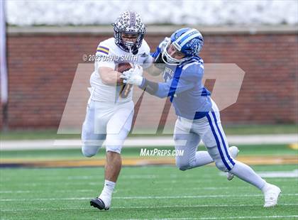 Thumbnail 1 in Hillsboro vs. Kearney (MSHSAA Class 4 Championship) photogallery.