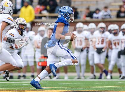 Thumbnail 1 in Hillsboro vs. Kearney (MSHSAA Class 4 Championship) photogallery.