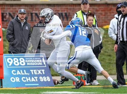 Thumbnail 1 in Hillsboro vs. Kearney (MSHSAA Class 4 Championship) photogallery.