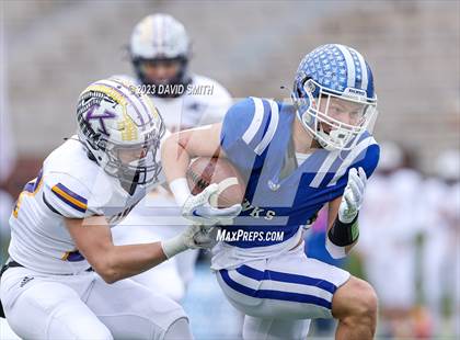 Thumbnail 3 in Hillsboro vs. Kearney (MSHSAA Class 4 Championship) photogallery.