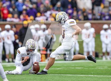 Thumbnail 1 in Hillsboro vs. Kearney (MSHSAA Class 4 Championship) photogallery.