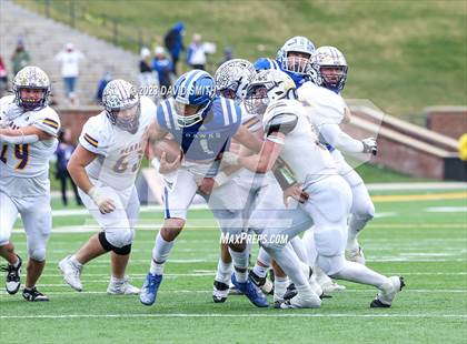 Thumbnail 1 in Hillsboro vs. Kearney (MSHSAA Class 4 Championship) photogallery.
