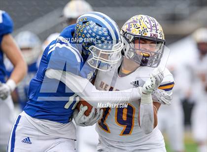 Thumbnail 2 in Hillsboro vs. Kearney (MSHSAA Class 4 Championship) photogallery.