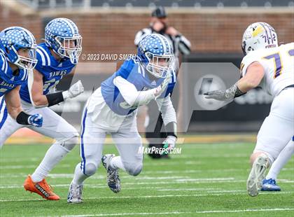Thumbnail 3 in Hillsboro vs. Kearney (MSHSAA Class 4 Championship) photogallery.
