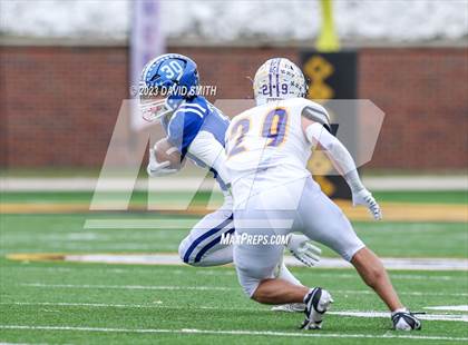 Thumbnail 1 in Hillsboro vs. Kearney (MSHSAA Class 4 Championship) photogallery.