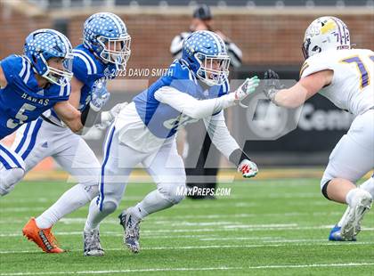 Thumbnail 1 in Hillsboro vs. Kearney (MSHSAA Class 4 Championship) photogallery.