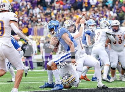 Thumbnail 1 in Hillsboro vs. Kearney (MSHSAA Class 4 Championship) photogallery.