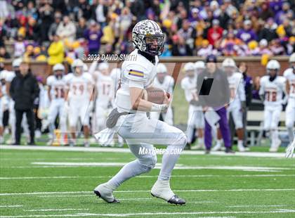 Thumbnail 2 in Hillsboro vs. Kearney (MSHSAA Class 4 Championship) photogallery.