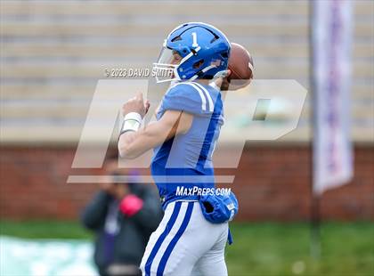 Thumbnail 1 in Hillsboro vs. Kearney (MSHSAA Class 4 Championship) photogallery.