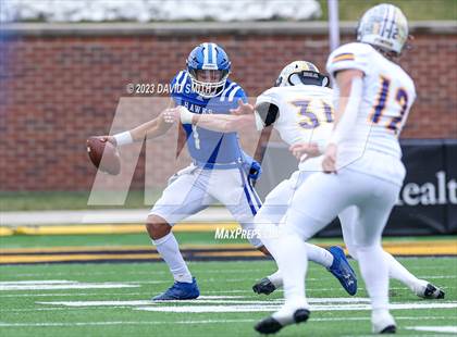 Thumbnail 3 in Hillsboro vs. Kearney (MSHSAA Class 4 Championship) photogallery.