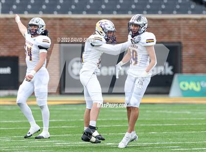 Thumbnail 3 in Hillsboro vs. Kearney (MSHSAA Class 4 Championship) photogallery.