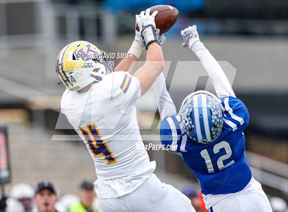 Thumbnail 3 in Hillsboro vs. Kearney (MSHSAA Class 4 Championship) photogallery.