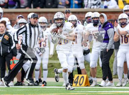 Thumbnail 2 in Hillsboro vs. Kearney (MSHSAA Class 4 Championship) photogallery.