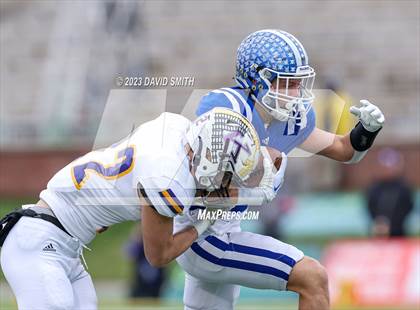 Thumbnail 2 in Hillsboro vs. Kearney (MSHSAA Class 4 Championship) photogallery.