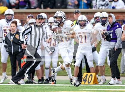 Thumbnail 1 in Hillsboro vs. Kearney (MSHSAA Class 4 Championship) photogallery.