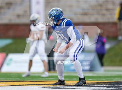 Thumbnail 1 in Hillsboro vs. Kearney (MSHSAA Class 4 Championship) photogallery.