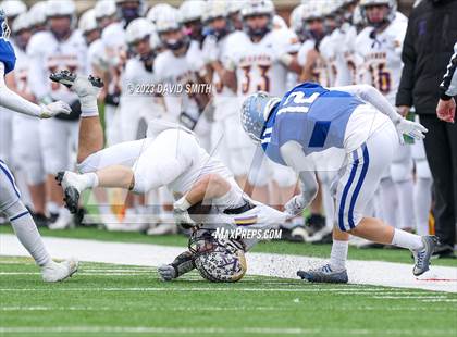 Thumbnail 2 in Hillsboro vs. Kearney (MSHSAA Class 4 Championship) photogallery.