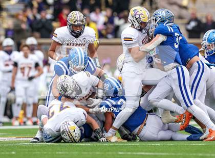 Thumbnail 2 in Hillsboro vs. Kearney (MSHSAA Class 4 Championship) photogallery.