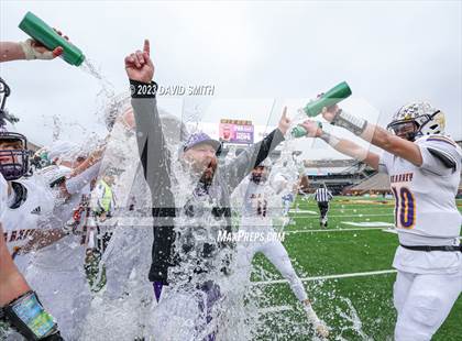 Thumbnail 2 in Hillsboro vs. Kearney (MSHSAA Class 4 Championship) photogallery.