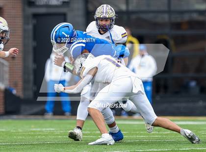 Thumbnail 2 in Hillsboro vs. Kearney (MSHSAA Class 4 Championship) photogallery.