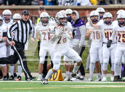 Thumbnail 3 in Hillsboro vs. Kearney (MSHSAA Class 4 Championship) photogallery.