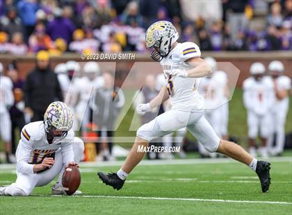 Thumbnail 3 in Hillsboro vs. Kearney (MSHSAA Class 4 Championship) photogallery.