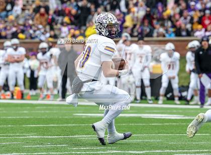 Thumbnail 1 in Hillsboro vs. Kearney (MSHSAA Class 4 Championship) photogallery.