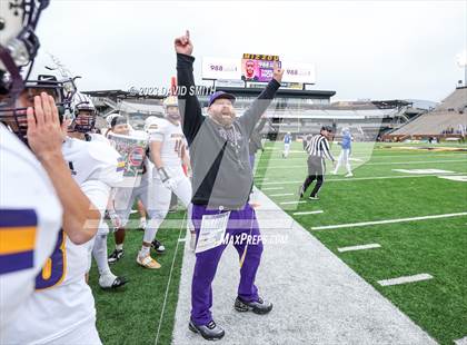 Thumbnail 2 in Hillsboro vs. Kearney (MSHSAA Class 4 Championship) photogallery.