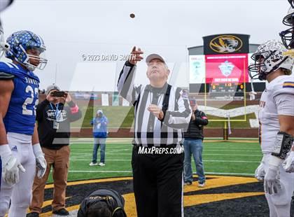 Thumbnail 2 in Hillsboro vs. Kearney (MSHSAA Class 4 Championship) photogallery.