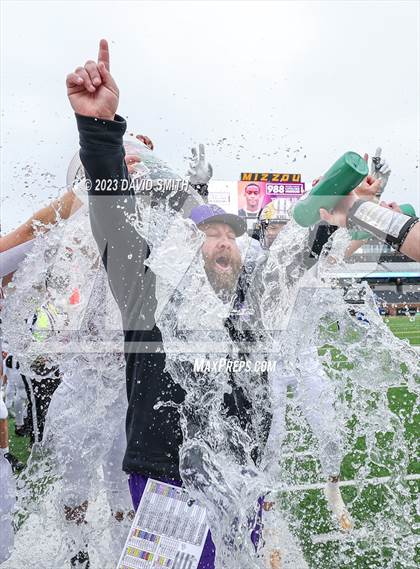 Thumbnail 3 in Hillsboro vs. Kearney (MSHSAA Class 4 Championship) photogallery.