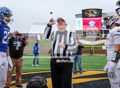 Thumbnail 1 in Hillsboro vs. Kearney (MSHSAA Class 4 Championship) photogallery.