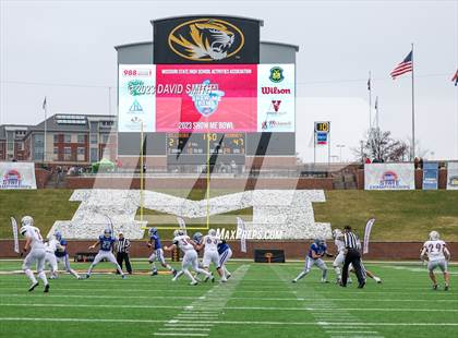 Thumbnail 2 in Hillsboro vs. Kearney (MSHSAA Class 4 Championship) photogallery.