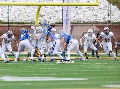 Thumbnail 1 in Hillsboro vs. Kearney (MSHSAA Class 4 Championship) photogallery.