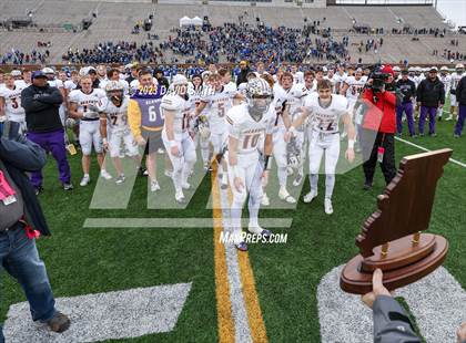 Thumbnail 1 in Hillsboro vs. Kearney (MSHSAA Class 4 Championship) photogallery.
