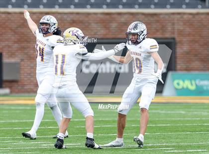 Thumbnail 2 in Hillsboro vs. Kearney (MSHSAA Class 4 Championship) photogallery.