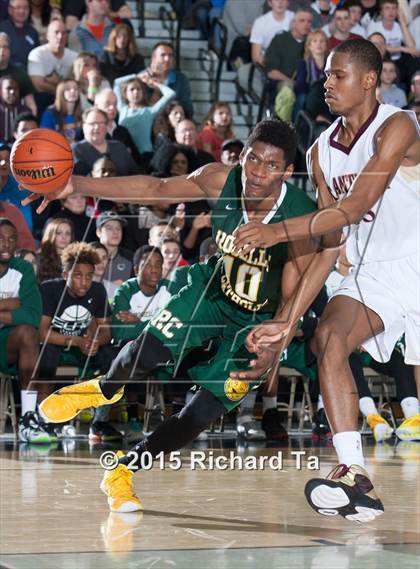 Thumbnail 3 in St. Anthony vs. Roselle Catholic (NJSIAA Non-Public B Final) photogallery.