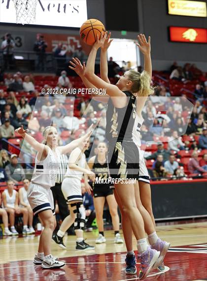 Thumbnail 2 in Ridgeline vs. Desert Hills (UHSAA 4A Final) photogallery.