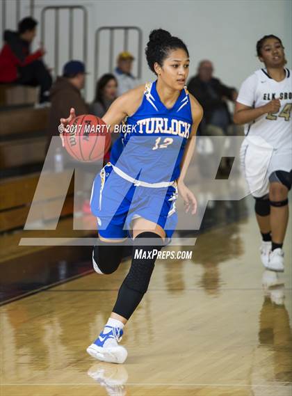 Thumbnail 1 in Elk Grove vs. Turlock photogallery.