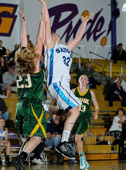 Thumbnail 3 in Royal vs. Saugus photogallery.