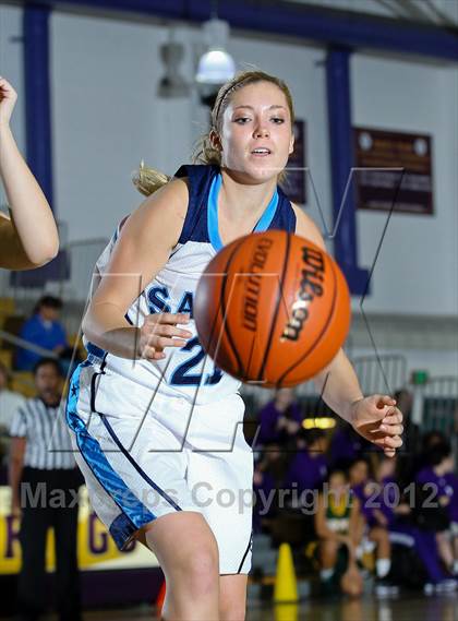 Thumbnail 2 in Royal vs. Saugus photogallery.