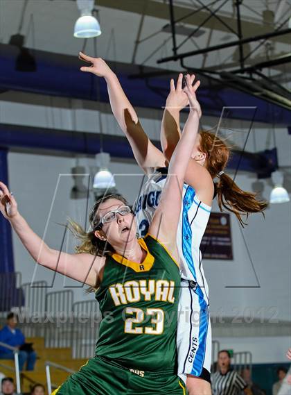Thumbnail 2 in Royal vs. Saugus photogallery.