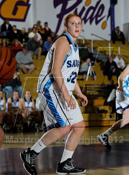 Thumbnail 3 in Royal vs. Saugus photogallery.