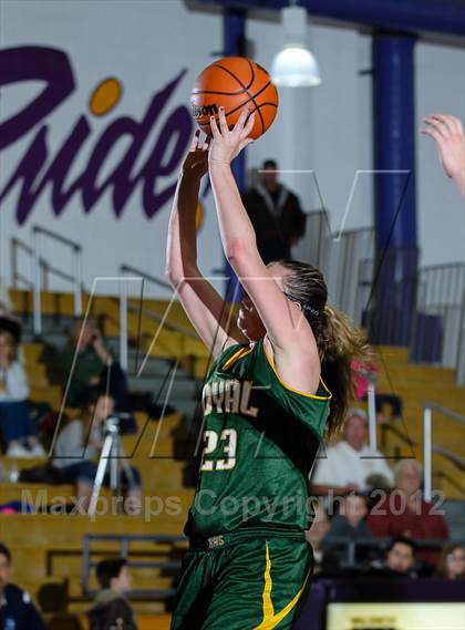 Thumbnail 3 in Royal vs. Saugus photogallery.