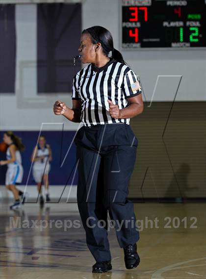Thumbnail 2 in Royal vs. Saugus photogallery.