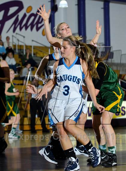 Thumbnail 3 in Royal vs. Saugus photogallery.