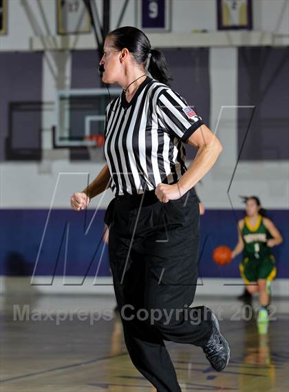 Thumbnail 2 in Royal vs. Saugus photogallery.
