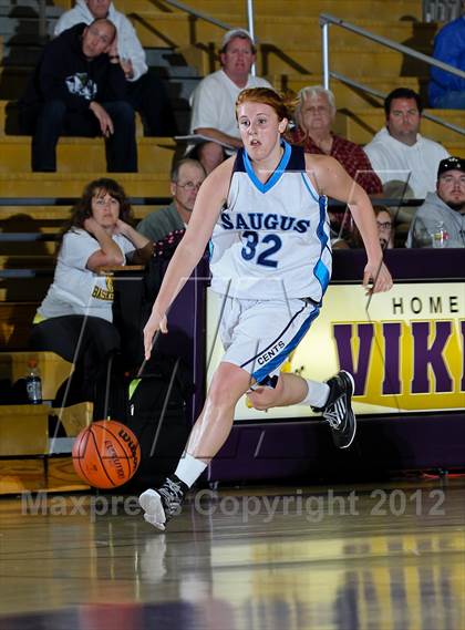 Thumbnail 2 in Royal vs. Saugus photogallery.