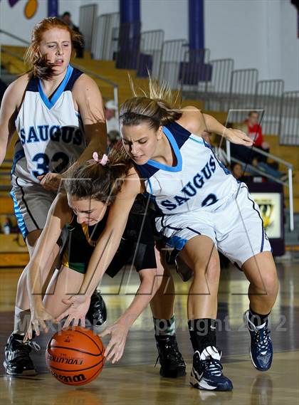 Thumbnail 3 in Royal vs. Saugus photogallery.
