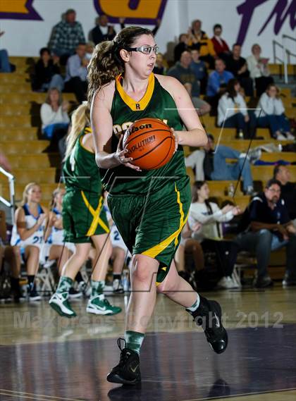 Thumbnail 3 in Royal vs. Saugus photogallery.