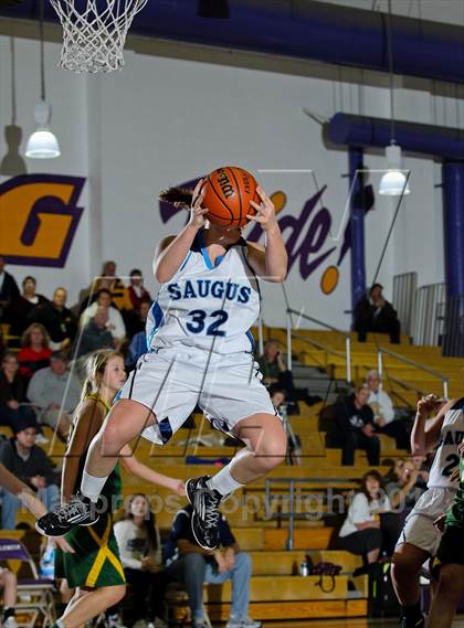 Thumbnail 3 in Royal vs. Saugus photogallery.